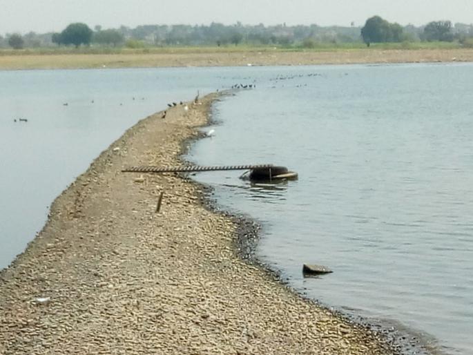 The houses that are sunk in the sky, and the wards | उजनीतून डोकावताहेत बुडालेली घरं अन् वाडे The houses that are sunk in the sky, and the wards | उजनीतून डोकावताहेत बुडालेली घरं अन् वाडे