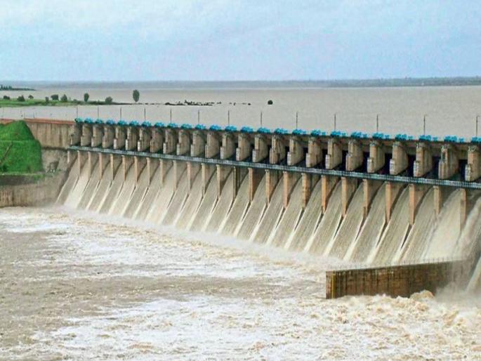 This year 10 days in advance of 50% crossing of Ujani dam | Ujani Dam: उजनी जलाशयाची यंदा १० दिवस अगोदरच 'पन्नाशी' पार This year 10 days in advance of 50% crossing of Ujani dam | Ujani Dam: उजनी जलाशयाची यंदा १० दिवस अगोदरच 'पन्नाशी' पार