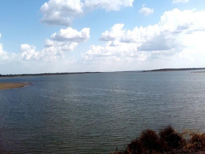 Ujani Dam Bomb-like object found in Ujani Dam area pune latest news | Ujani Dam | उजनी धरण परिसरात आढळली बाॅम्बसदृश वस्तू Ujani Dam Bomb-like object found in Ujani Dam area pune latest news | Ujani Dam | उजनी धरण परिसरात आढळली बाॅम्बसदृश वस्तू