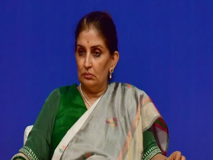 Warrant against Sujata Saunik cancelled after apology; conduct taken seriously | माफीनंतर सुजाता सौनिक यांच्याविरोधातील वॉरंट रद्द; वर्तनाची गांभीर्याने दखल Warrant against Sujata Saunik cancelled after apology; conduct taken seriously | माफीनंतर सुजाता सौनिक यांच्याविरोधातील वॉरंट रद्द; वर्तनाची गांभीर्याने दखल