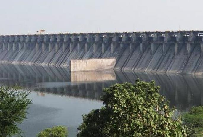 Ujani Dam has reached 35.66 percent | उजनी धरणाने गाठली मायनस ३५.६६ टक्केवारी