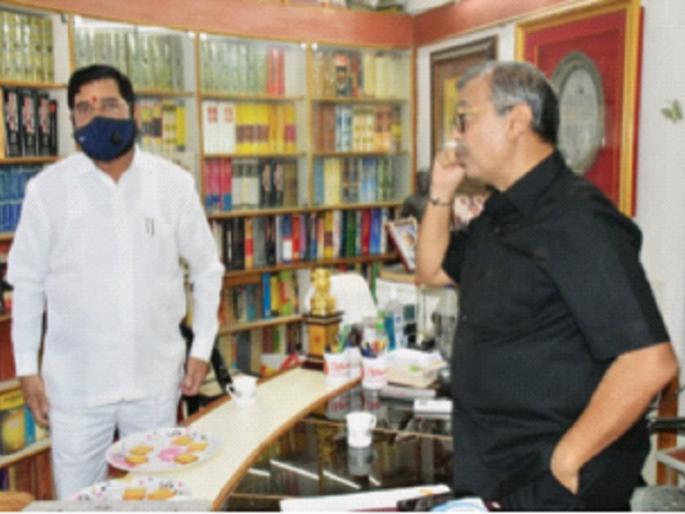 minister eknath shinde met advocate ujjwal nikal for entry in shiv sena political party | ॲड. उज्ज्वल निकम यांना शिवसेनेने घातली गळ; पक्षात येण्यासाठी एकनाथ शिंदेंनी घेतली भेट minister eknath shinde met advocate ujjwal nikal for entry in shiv sena political party | ॲड. उज्ज्वल निकम यांना शिवसेनेने घातली गळ; पक्षात येण्यासाठी एकनाथ शिंदेंनी घेतली भेट