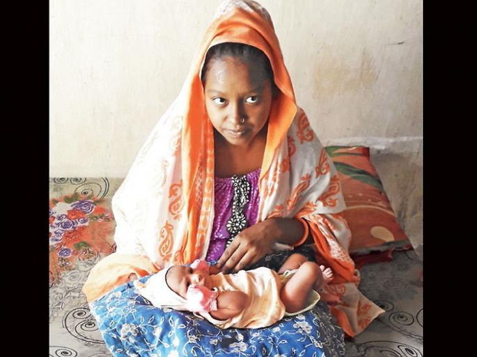 Two doctors refused to treat woman suffering from labor pains one doctor delivered at two and a half hours in lockdown myb | अर्ध्या रात्री प्रसुतीच्या कळांनी तडफडणाऱ्या 'त्या' महिलेला दोन डॉक्टरांनी दिला नकार अन् मग..... Two doctors refused to treat woman suffering from labor pains one doctor delivered at two and a half hours in lockdown myb | अर्ध्या रात्री प्रसुतीच्या कळांनी तडफडणाऱ्या 'त्या' महिलेला दोन डॉक्टरांनी दिला नकार अन् मग.....
