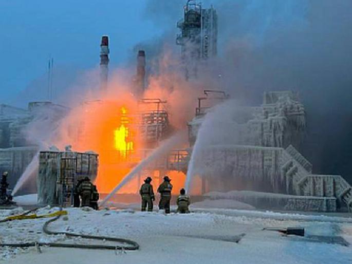 Direct blow to Russia's economy; Ukraine drone attack on the world's largest gas project! | रशियाच्या अर्थकारणाला थेट धक्का; जगातील सर्वात मोठ्या गॅस प्रकल्पावर युक्रेनकडून ड्रोन हल्ला! Direct blow to Russia's economy; Ukraine drone attack on the world's largest gas project! | रशियाच्या अर्थकारणाला थेट धक्का; जगातील सर्वात मोठ्या गॅस प्रकल्पावर युक्रेनकडून ड्रोन हल्ला!