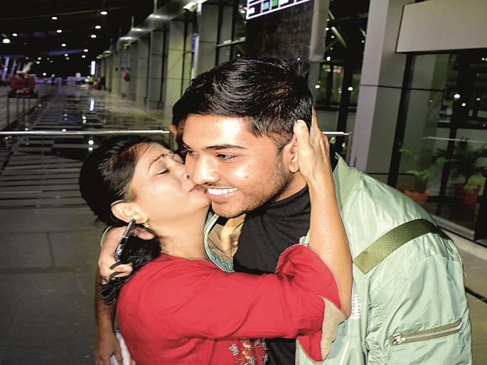 Russia-Ukraine War: Bombings in Ukraine, shootings in the air, only 'luck factor' when I return home | Russia-Ukraine War: युक्रेनमध्ये बाॅम्ब हल्ले, हवेत गोळीबार, मी घरी परतलो हे फक्त ‘लक फॅक्टर’ Russia-Ukraine War: Bombings in Ukraine, shootings in the air, only 'luck factor' when I return home | Russia-Ukraine War: युक्रेनमध्ये बाॅम्ब हल्ले, हवेत गोळीबार, मी घरी परतलो हे फक्त ‘लक फॅक्टर’