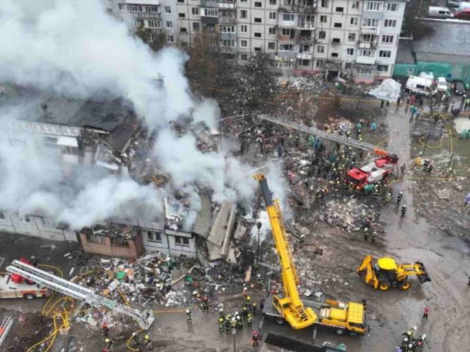 Ukraine's major action, air strike on Russia; 41 fighter jets destroyed | युक्रेनची मोठी कारवाई, रशियावर केला एअर स्ट्राईक; उद्ध्वस्त केली ४१ लढाऊ विमाने Ukraine's major action, air strike on Russia; 41 fighter jets destroyed | युक्रेनची मोठी कारवाई, रशियावर केला एअर स्ट्राईक; उद्ध्वस्त केली ४१ लढाऊ विमाने