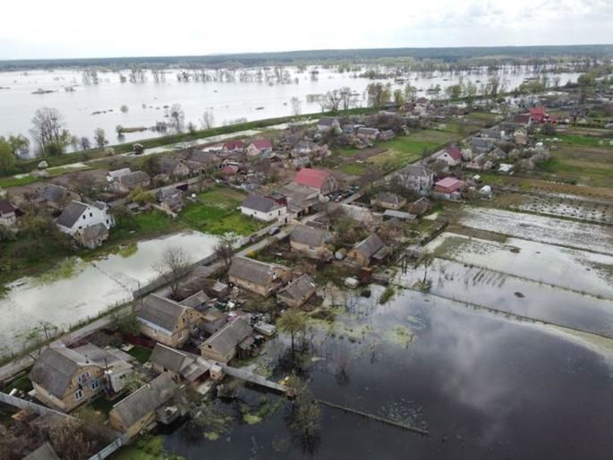 floods in the village prevented russia ukraine protects of the capital from tanks | Russia-Ukraine War: युक्रेनचा ‘गनिमी कावा’; गावात पूर आणून रशियाला रोखले! रणगाड्यांपासून राजधानीचे केले रक्षण floods in the village prevented russia ukraine protects of the capital from tanks | Russia-Ukraine War: युक्रेनचा ‘गनिमी कावा’; गावात पूर आणून रशियाला रोखले! रणगाड्यांपासून राजधानीचे केले रक्षण
