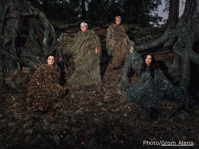 Around the world: Ukrainian women sew 'Kikimora war suits', a story of struggle in war | जगभर : युक्रेनच्या स्त्रिया शिवताहेत ‘किकिमोरा वॉरसूट्स’, युद्धातील संघर्ष कथा Around the world: Ukrainian women sew 'Kikimora war suits', a story of struggle in war | जगभर : युक्रेनच्या स्त्रिया शिवताहेत ‘किकिमोरा वॉरसूट्स’, युद्धातील संघर्ष कथा