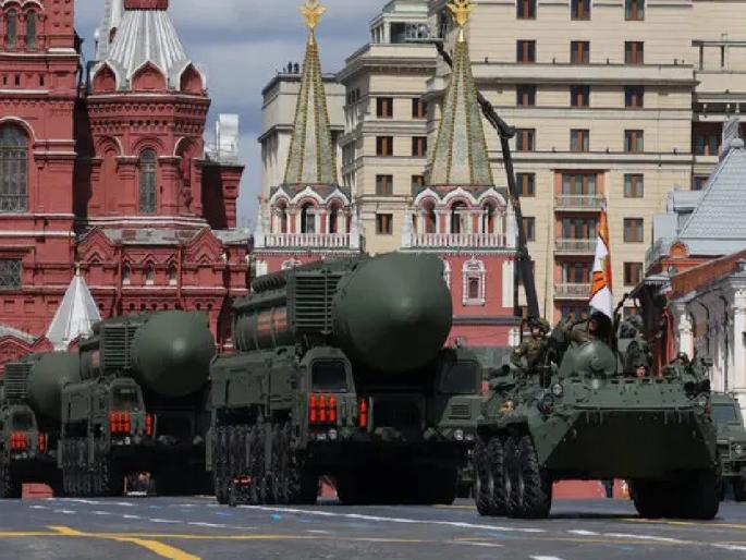 Russia-Ukraine War: Russia's shocking decision after drone attack on Putin's house; Deployment of nuclear-capable 'Orationik' missiles | पुतिन यांच्या घरावरील ड्रोन हल्ल्यानंतर रशियाचा मोठा निर्णय; घातक ‘ओरेशनिक’ क्षेपणास्त्रांची तैनाती Russia-Ukraine War: Russia's shocking decision after drone attack on Putin's house; Deployment of nuclear-capable 'Orationik' missiles | पुतिन यांच्या घरावरील ड्रोन हल्ल्यानंतर रशियाचा मोठा निर्णय; घातक ‘ओरेशनिक’ क्षेपणास्त्रांची तैनाती