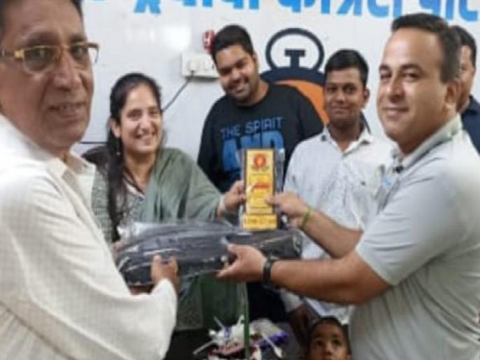 An initiative by Hema Pinjani to honor meritorious students of class 10-12 in Ulhasnagar | उल्हासनगरातील दहावी-बारावीतील गुणवंत मुलांचा सन्मान, हेमा पिंजानीचा उपक्रम An initiative by Hema Pinjani to honor meritorious students of class 10-12 in Ulhasnagar | उल्हासनगरातील दहावी-बारावीतील गुणवंत मुलांचा सन्मान, हेमा पिंजानीचा उपक्रम