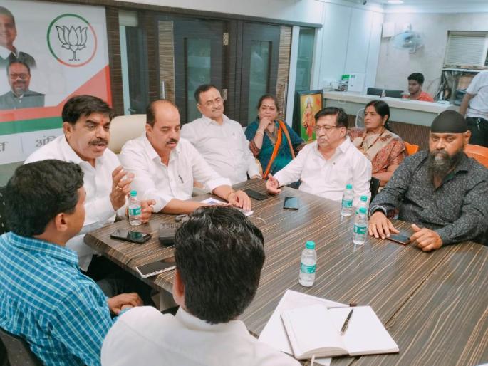 Water shortage in Ulhasnagar, MLA Kumar Ailani held a meeting with officials | उल्हासनगरात पाणी टंचाई, आमदार कुमार आयलानी यांनी घेतली अधिकाऱ्यांची बैठक Water shortage in Ulhasnagar, MLA Kumar Ailani held a meeting with officials | उल्हासनगरात पाणी टंचाई, आमदार कुमार आयलानी यांनी घेतली अधिकाऱ्यांची बैठक