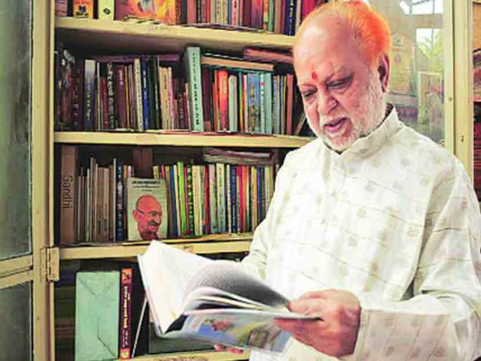 intellectual is more important than idols : ulhas pawar | पुतळ्यांच्या उंचीपेक्षा वैचारिक उंची महत्त्वाची : उल्हास पवार intellectual is more important than idols : ulhas pawar | पुतळ्यांच्या उंचीपेक्षा वैचारिक उंची महत्त्वाची : उल्हास पवार