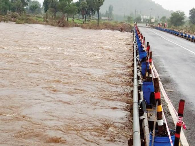 Alert alert to administration of Ulhas river banks | उल्हास नदीकाठच्या गावांना प्रशासनाने दिला सतर्कतेचा इशारा Alert alert to administration of Ulhas river banks | उल्हास नदीकाठच्या गावांना प्रशासनाने दिला सतर्कतेचा इशारा