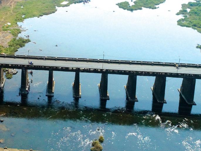 Ulhas river pollution agitation evicted at government level | उल्हास नदी प्रदूषणाचे आंदोलन सरकारी पातळीवर बेदखल Ulhas river pollution agitation evicted at government level | उल्हास नदी प्रदूषणाचे आंदोलन सरकारी पातळीवर बेदखल