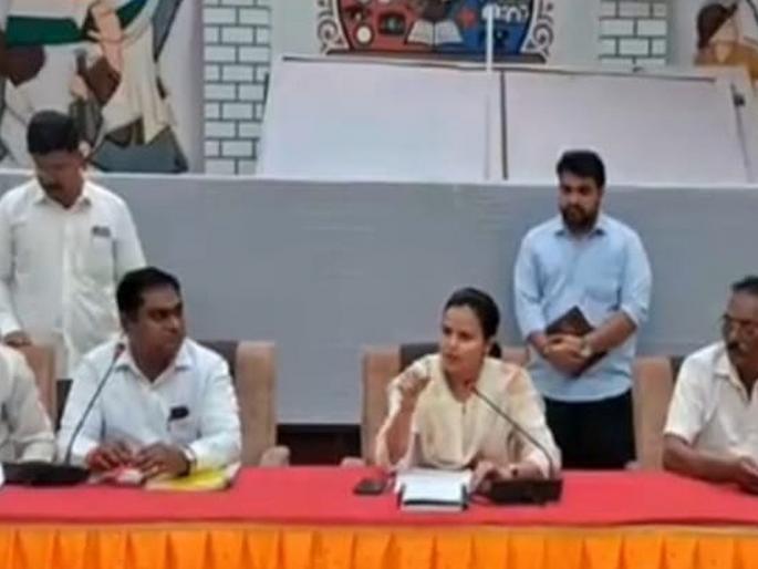 Meeting with the Commissioner on water issue in Ulhasnagar, MLA Kinikar will get free water tanker, solves the problem | उल्हासनगरात पाणी प्रश्नावर आयुक्ताकडे बैठक, मोफत मिळणार पाणी टँकर आमदार किणीकर यांनी वाचला समस्यांचा पाडा  Meeting with the Commissioner on water issue in Ulhasnagar, MLA Kinikar will get free water tanker, solves the problem | उल्हासनगरात पाणी प्रश्नावर आयुक्ताकडे बैठक, मोफत मिळणार पाणी टँकर आमदार किणीकर यांनी वाचला समस्यांचा पाडा