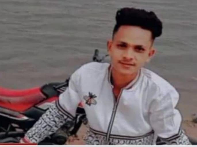 Ulhasnagar: Road pothole turns fatal, youth dies on the spot after being crushed under a private bus in Ulhasnagar | Ulhasnagar: रस्त्यावरील खड्डा ठरला जीवघेणा, उल्हासनगरात खाजगी बसखाली चिरडून तरुणाचा जागीच मृत्यू Ulhasnagar: Road pothole turns fatal, youth dies on the spot after being crushed under a private bus in Ulhasnagar | Ulhasnagar: रस्त्यावरील खड्डा ठरला जीवघेणा, उल्हासनगरात खाजगी बसखाली चिरडून तरुणाचा जागीच मृत्यू