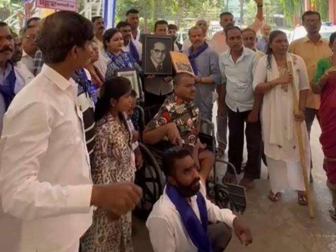 on the occasion of babasaheb ambedkar jayanti a self reflection movement was held in ulhasnagar regarding the problems of the disabled and the tdr scam | बाबासाहेब आंबेडकर जयंतीनिमित्त उल्हासनगरात दिव्यांगाच्या समस्या व टीडीआर घोटाळ्याबाबत आत्मचिंतन आंदोलन on the occasion of babasaheb ambedkar jayanti a self reflection movement was held in ulhasnagar regarding the problems of the disabled and the tdr scam | बाबासाहेब आंबेडकर जयंतीनिमित्त उल्हासनगरात दिव्यांगाच्या समस्या व टीडीआर घोटाळ्याबाबत आत्मचिंतन आंदोलन