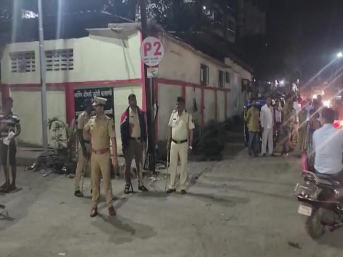 clashes at Kalani Mahal in Ulhasnagar; Activists of NCP and Ripai clashed, atmosphere of tension in the city | उल्हासनगरातील कलानी महलमध्ये राडा; राष्ट्रवादी व रिपाइंचे कार्यकर्ते भिडले, शहरात तणावाचे वातावरण clashes at Kalani Mahal in Ulhasnagar; Activists of NCP and Ripai clashed, atmosphere of tension in the city | उल्हासनगरातील कलानी महलमध्ये राडा; राष्ट्रवादी व रिपाइंचे कार्यकर्ते भिडले, शहरात तणावाचे वातावरण