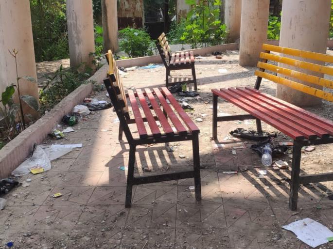 ulhasnagar watershed park became liquor park | पाणी पुरवठा विभागवार टीकास्त्र; उल्हासनगर जलकुंभ उद्यान बनले दारुडा उद्यान