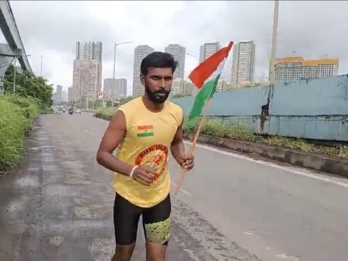 Rakesh Khapre's race from Vangani to Gateway of India to build a sports ground in Ulhasnagar | उल्हासनगरात क्रीडांगण व्हावे यासाठी वांगणी ते गेट वे ऑफ इंडिया दरम्यान राकेश खापरे यांची दौड   