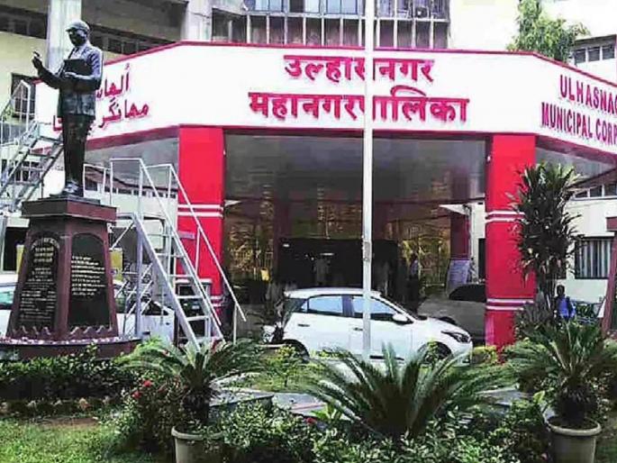 Ulhasnagar Municipal Corporation did not give possession of stalls to women's self-help groups, stalls were rust | उल्हासनगर महापालिकेकडून महिला बचत गटांना स्टॉलचा ताबा मिळेना, स्टॉल लागले गंजू Ulhasnagar Municipal Corporation did not give possession of stalls to women's self-help groups, stalls were rust | उल्हासनगर महापालिकेकडून महिला बचत गटांना स्टॉलचा ताबा मिळेना, स्टॉल लागले गंजू