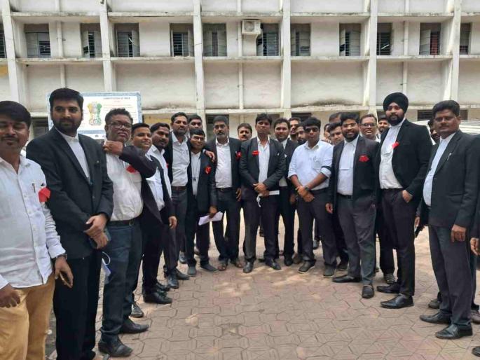 Ulhasnagar lawyers team ready for Badlapur protestors case | बदलापूर आंदोलनकर्त्यांचे खटले मोफत लढवण्यासाठी उल्हासनगर वकिलांची टीम सज्ज Ulhasnagar lawyers team ready for Badlapur protestors case | बदलापूर आंदोलनकर्त्यांचे खटले मोफत लढवण्यासाठी उल्हासनगर वकिलांची टीम सज्ज