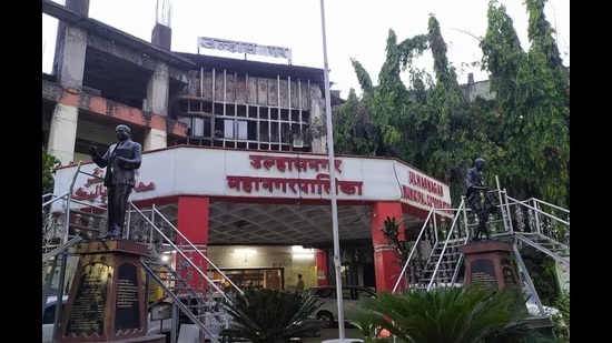 strange management of ulhasnagar municipal corporation assistant director urban planner retires within 4 days of appointment | उल्हासनगर महापालिकेचा अजब कारभार; सहाय्यक संचालक नगररचनाकाराच्या नियुक्तीनंतर ४ दिवसांत सेवानिवृती