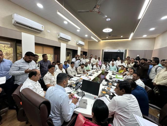 The three MLAs together discussed with the Commissioner for development work in Ulhasnagar  | उल्हासनगरमधील विकास कामासाठी तिन्ही आमदार एकत्र, आयुक्तांसोबत केली चर्चा  The three MLAs together discussed with the Commissioner for development work in Ulhasnagar  | उल्हासनगरमधील विकास कामासाठी तिन्ही आमदार एकत्र, आयुक्तांसोबत केली चर्चा