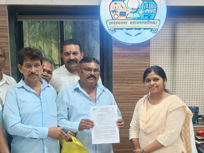Ulhasnagar Municipal Corporation issues appointment letters to 27 sanitation workers after Industrial Court order | औद्योगिक न्यायालयाच्या आदेशानंतर उल्हासनगर महापालिकेने २७ सफाई कामगारांना दिली नियुक्तीपत्रे