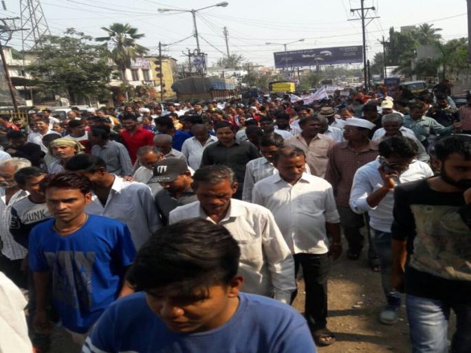 Opposition struggle against Ulhasnagar municipal corporation, opposition to ring road in development plan and to cemetery at school slum | उल्हासनगर महापालिकेवर संघर्ष समितीचा मोर्चा, विकास आराखड्यातील रिंग रोड व शाळा-झोपडपट्टीवरील कबरस्थानला विरोध Opposition struggle against Ulhasnagar municipal corporation, opposition to ring road in development plan and to cemetery at school slum | उल्हासनगर महापालिकेवर संघर्ष समितीचा मोर्चा, विकास आराखड्यातील रिंग रोड व शाळा-झोपडपट्टीवरील कबरस्थानला विरोध