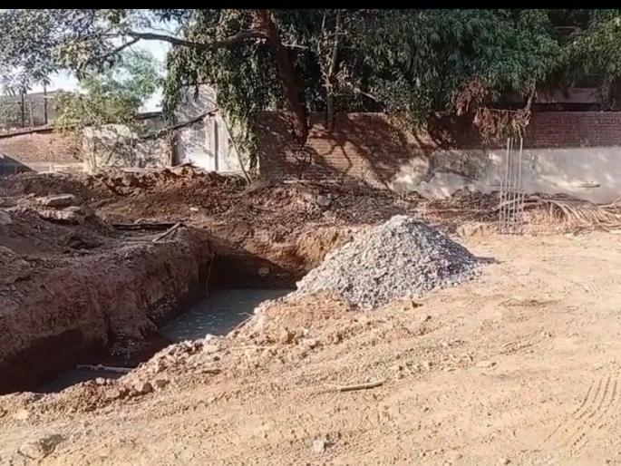 Ulhasnagar municipal school reconstruction | उल्हासनगर महापालिका शाळा पुनर्बांधणी कासव गतीने Ulhasnagar municipal school reconstruction | उल्हासनगर महापालिका शाळा पुनर्बांधणी कासव गतीने