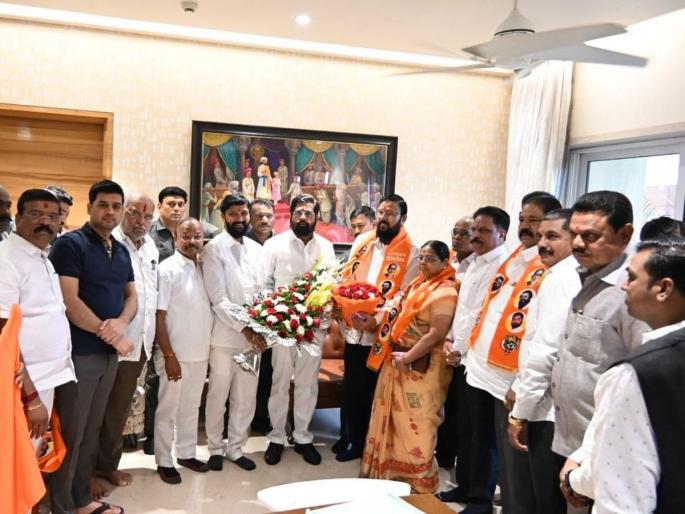 Another blow to Thackeray group in Ulhasnagar, city chief Dilip Gaikwad in Shinde group | उल्हासनगरमध्ये ठाकरे गटाला पुन्हा धक्का, शहरप्रमुख दिलीप गायकवाड शिंदे गटात Another blow to Thackeray group in Ulhasnagar, city chief Dilip Gaikwad in Shinde group | उल्हासनगरमध्ये ठाकरे गटाला पुन्हा धक्का, शहरप्रमुख दिलीप गायकवाड शिंदे गटात