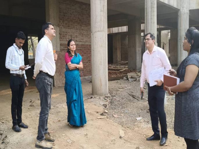 Ulhasnagar Commissioner Manisha Awhale inspects development work, officials and contractors are furious with the Commissioner's decision | उल्हासनगर आयुक्त मनिषा आव्हाळे यांच्याकडून विकास कामाची पाहणी, आयुक्ताच्या निर्णयाने अधिकारी व ठेकेदाराचे उडाले धाबे Ulhasnagar Commissioner Manisha Awhale inspects development work, officials and contractors are furious with the Commissioner's decision | उल्हासनगर आयुक्त मनिषा आव्हाळे यांच्याकडून विकास कामाची पाहणी, आयुक्ताच्या निर्णयाने अधिकारी व ठेकेदाराचे उडाले धाबे