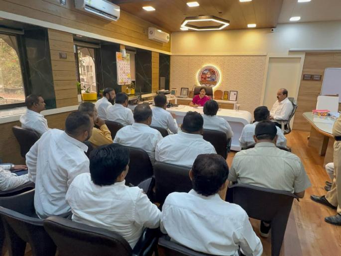 Discussion between Mahayuti leaders and commissioners regarding development work in Ulhasnagar, demand for free water tankers | उल्हासनगरातील विकास कामाबाबत महायुती नेते व आयुक्ता मध्ये चर्चा, पाणी टँकर मोफतची मागणी Discussion between Mahayuti leaders and commissioners regarding development work in Ulhasnagar, demand for free water tankers | उल्हासनगरातील विकास कामाबाबत महायुती नेते व आयुक्ता मध्ये चर्चा, पाणी टँकर मोफतची मागणी