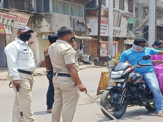 Ulhasnagar everywhere silent, two-wheeler, rickshaw puller and police harsh talk | उल्हासनगरात सर्वत्र शुकशुकाट, दुचाकीस्वार, रिक्षाचालक व पोलिसात तू तू मैं मैं Ulhasnagar everywhere silent, two-wheeler, rickshaw puller and police harsh talk | उल्हासनगरात सर्वत्र शुकशुकाट, दुचाकीस्वार, रिक्षाचालक व पोलिसात तू तू मैं मैं
