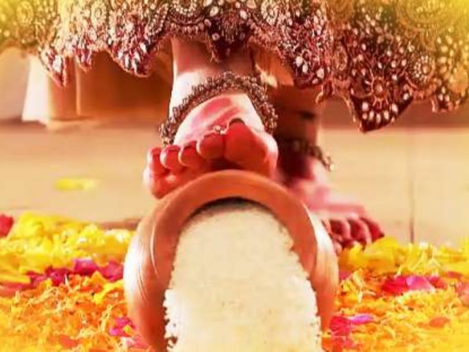 Lakshmi will live only if the house has a threshold; Importance of threshold from the point of view of architects! | घराला उंबरठा असेल, तरच लक्ष्मी निवास करेल; वास्तुशास्त्रज्ञांच्या नजरेतून उंबरठ्याचे महत्त्व! Lakshmi will live only if the house has a threshold; Importance of threshold from the point of view of architects! | घराला उंबरठा असेल, तरच लक्ष्मी निवास करेल; वास्तुशास्त्रज्ञांच्या नजरेतून उंबरठ्याचे महत्त्व!