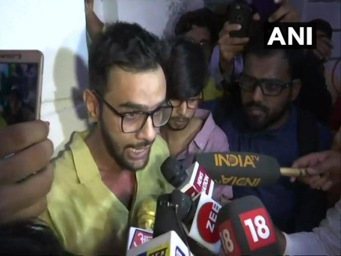Delhi Police Special Cell has detained 2 people in connection with attack on JNU student Umar Khalid | उमर खालिद हल्ल्याप्रकरणी पोलिसांनी आवळल्या दोघांच्या मुसक्या Delhi Police Special Cell has detained 2 people in connection with attack on JNU student Umar Khalid | उमर खालिद हल्ल्याप्रकरणी पोलिसांनी आवळल्या दोघांच्या मुसक्या