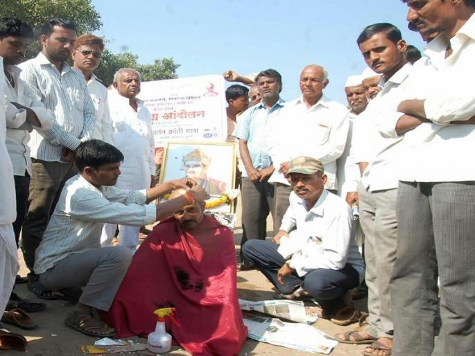 Mundran movement to declare drought in Umarga taluka | उमरगा तालुका दुष्काळग्रस्त जाहीर करण्यासाठी मुंडन आंदोलन Mundran movement to declare drought in Umarga taluka | उमरगा तालुका दुष्काळग्रस्त जाहीर करण्यासाठी मुंडन आंदोलन