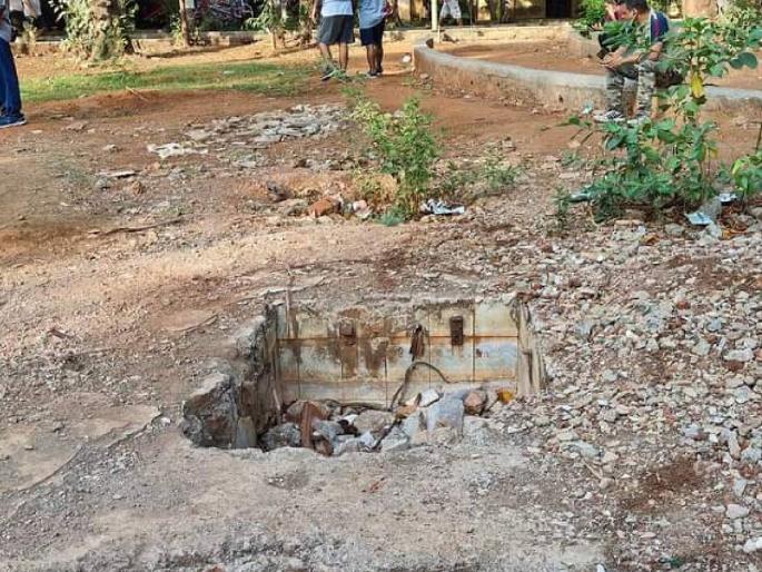 Despite spending crores in Ulhasnagar, the park is in poor condition, the management of the municipal corporation is in shambles | उल्हासनगरात कोट्यवधींचा खर्च होऊनही उद्यानाची दुरावस्था Despite spending crores in Ulhasnagar, the park is in poor condition, the management of the municipal corporation is in shambles | उल्हासनगरात कोट्यवधींचा खर्च होऊनही उद्यानाची दुरावस्था