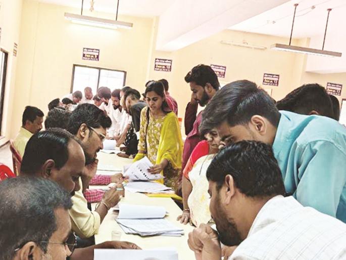 Only three hours left to fill applications for municipalities; Many likely to show their strength today | नगरपालिकांसाठी अर्ज भरण्यासाठी उरले अवघे तीन तास; अनेकांचे होणार शक्तिप्रदर्शन! Only three hours left to fill applications for municipalities; Many likely to show their strength today | नगरपालिकांसाठी अर्ज भरण्यासाठी उरले अवघे तीन तास; अनेकांचे होणार शक्तिप्रदर्शन!