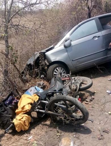 Four-wheeler hit three bikes, seven injured | चारचाकीची तीन दुचाकींना धडक,सात जण जखमी