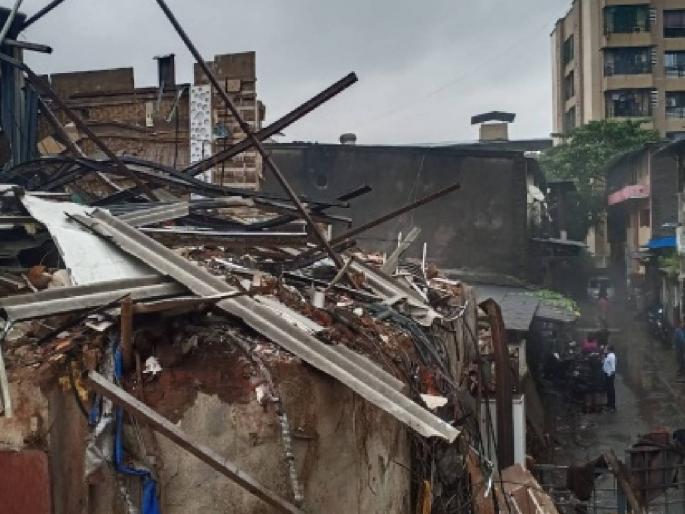 letter to the Chief Minister to refrain from action by Abhay Palika against unauthorized constructions in Kurla | कुर्ल्यातील अनधिकृत बांधकामांना अभय; पालिकेची कारवाईस टाळाटाळ, मुख्यमंत्र्यांना पत्र letter to the Chief Minister to refrain from action by Abhay Palika against unauthorized constructions in Kurla | कुर्ल्यातील अनधिकृत बांधकामांना अभय; पालिकेची कारवाईस टाळाटाळ, मुख्यमंत्र्यांना पत्र