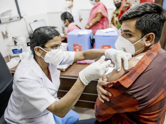 Sarpanch took the initiative and 100% vaccination was done in Akkalkot taluka | सरपंचांनी घेतला पुढाकार अन् अक्कलकोट तालुक्यात झाले शंभर टक्के लसीकरण