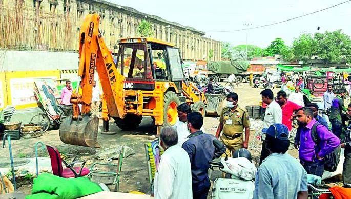 Removed encroachment of unauthorized market in Nagpur | नागपुरातील अनधिकृत बाजाराचे अतिक्रमण हटविले