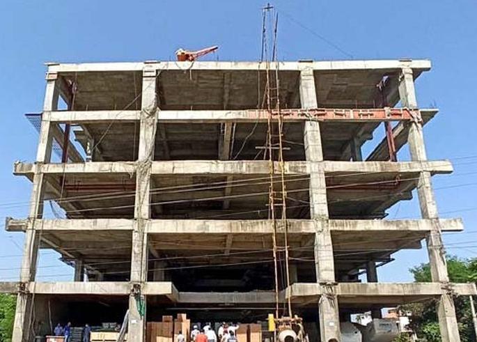 unauthorized construction in the Akola city; Misleading the Commissioner | शहरात अनधिकृत बांधकामांना ऊत; आयुक्तांची दिशाभूल