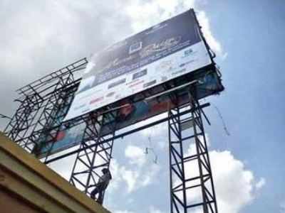 unauthorized hoardings; municipal corporation loss revenue | अनधिकृत होर्डिंग्समुळे महापालिकेला लाखोचा फटका unauthorized hoardings; municipal corporation loss revenue | अनधिकृत होर्डिंग्समुळे महापालिकेला लाखोचा फटका