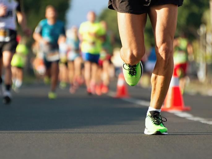 Under 18 Asian Championship Indian athlete nitin Gupta lost gold medal | भारतीय धावपटूचं शर्यत जिकण्याआधीच सेलीब्रेशन, मागचा पुढं गेला आणि गोल्ड हुकलं!