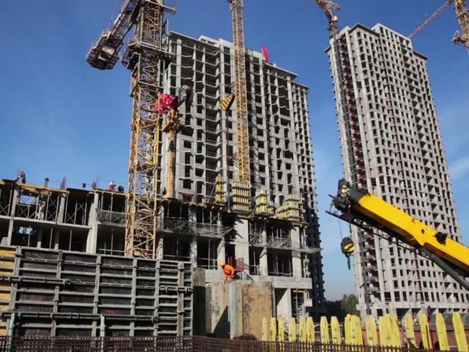 Over 2 Lakh Flats Launched In 2011 Are Incomplete Says jll india Report | रिअल इस्टेटला घरघर; ८ वर्षांपासून देशातील २.२ लाख घरांचं बांधकाम रखडलं Over 2 Lakh Flats Launched In 2011 Are Incomplete Says jll india Report | रिअल इस्टेटला घरघर; ८ वर्षांपासून देशातील २.२ लाख घरांचं बांधकाम रखडलं