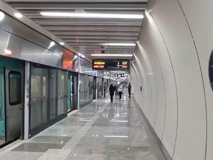 'Underground Metro' beats BEST; Private partner appointed for feeder bus service; Contract heavily criticized from various sectors | ‘भुयारी मेट्रो’ने बेस्टला डावलले; फीडर बससेवेसाठी खासगी भागीदाराची नियुक्ती; करारावर विविध क्षेत्रांतून जोरदार टीका 'Underground Metro' beats BEST; Private partner appointed for feeder bus service; Contract heavily criticized from various sectors | ‘भुयारी मेट्रो’ने बेस्टला डावलले; फीडर बससेवेसाठी खासगी भागीदाराची नियुक्ती; करारावर विविध क्षेत्रांतून जोरदार टीका