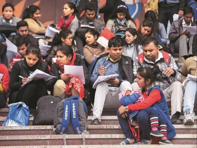 national election survey says unemployment is the biggest concern of the youth and govt jobs are the first choice | ना प्रायव्हेट जॉब, ना बिझनेस... बेरोजगारीच्या संकटात तरुणांना हवीय सरकारी नोकरी  national election survey says unemployment is the biggest concern of the youth and govt jobs are the first choice | ना प्रायव्हेट जॉब, ना बिझनेस... बेरोजगारीच्या संकटात तरुणांना हवीय सरकारी नोकरी